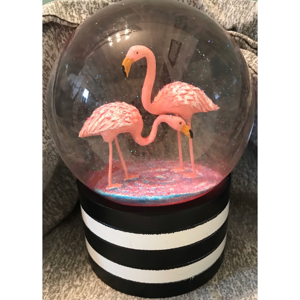Flamingo Snow Globe